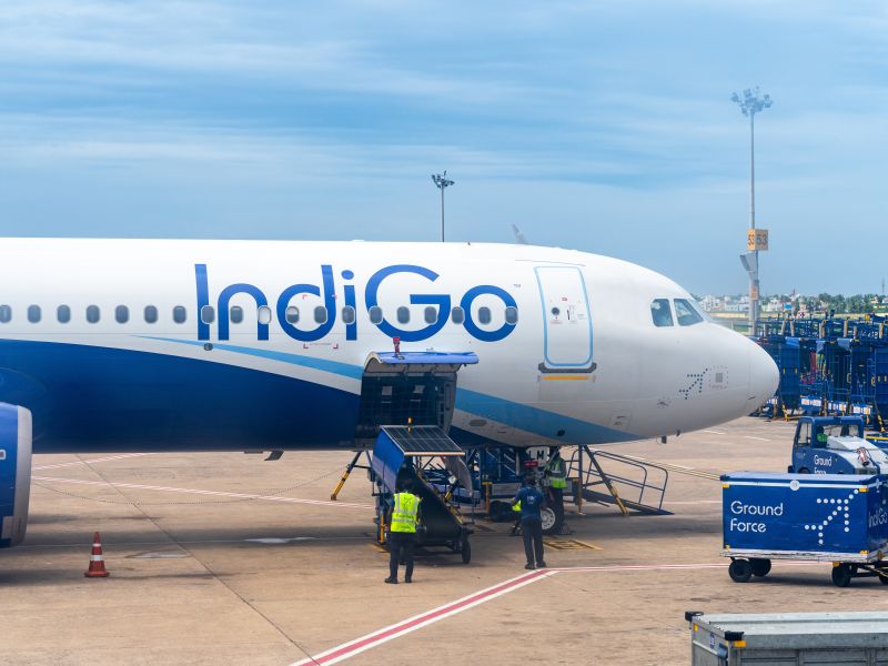 رتطام عدد من الركاب بمقاعدهم وسقف الطائرة..