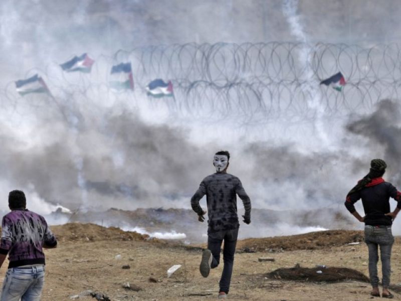 Palestinian protesters demonstrate near the fence on the Israel-Gaza border (AFP/File Photo)	