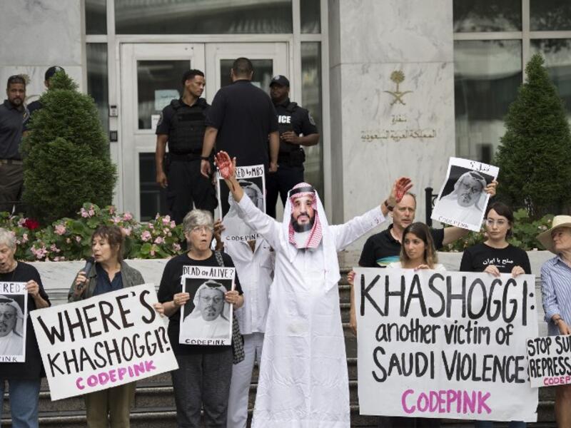 A demonstrator dressed as Saudi Arabian Crown Prince Mohammed bin Salman (C) with blood on his hands protests with others outside the Saudi Embassy in Washington, DC. (Jim WATSON / AFP)