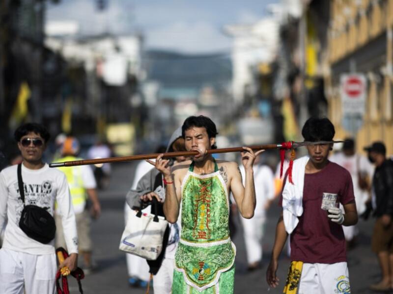 A devotee of the Loem Hu Thai Su shrine parades with a spear pierced through his cheek during the annual Vegetarian Festival in Phuket on October 12, 2018. Jewel SAMAD/AFP