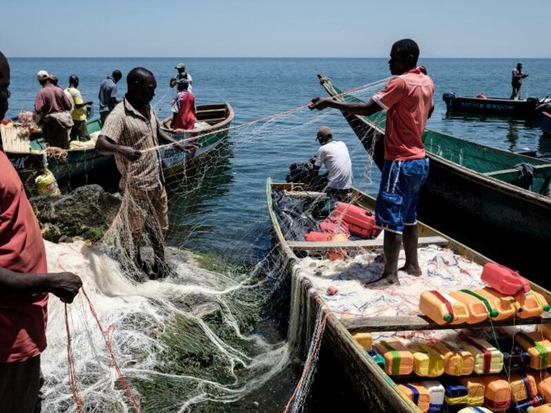 A picture taken on October 5, 2018, shows fishermen preparing their nets on Migingo island which is densely populated by residents fishing mainly for Nile perch in Lake Victoria on the border of Uganda and Kenya. 
Yasuyoshi CHIBA / AFP