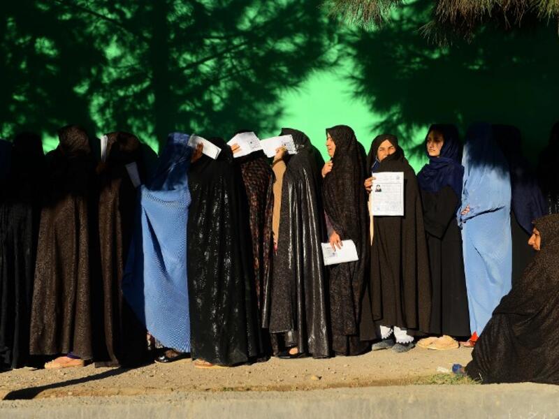 Afghan women wait in line to vote at a polling centre for the country's legislative election in Herat province on October 20, 2018.
HOSHANG HASHIMI / AFP