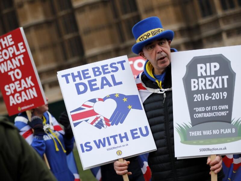 Anti-Brexit campaigner Steve Bray holds pro-EU placards as he demonstrates outside the Houses of Parliament in central London on January 21, 2019. (AFP/ File)