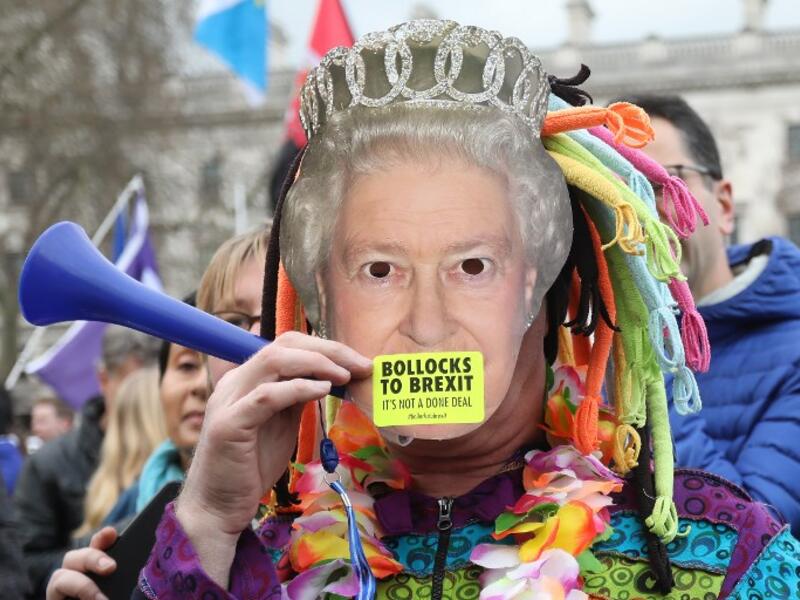 A protester wears a mask of the Queen at a rally organised by the pro-European People's Vote campaign for a second EU referendum in Parliament Square, central London on March 23, 2019.
Isabel INFANTES / AFP
