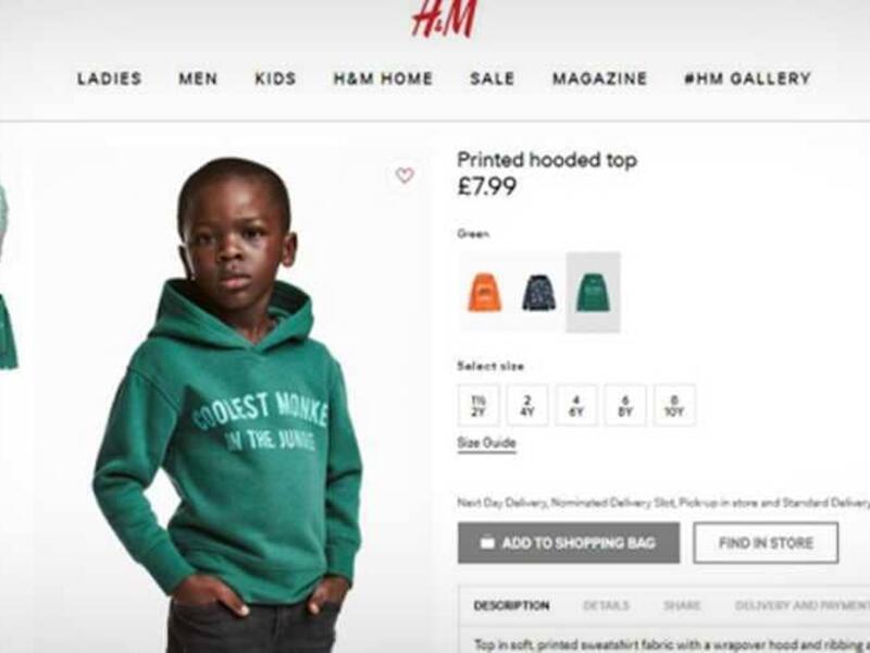 أثار إعلان نشرته شركة H&M السويدية للملابس على موقعها الإلكتروني عاصفة من الانتقادات أظهرت طفلًا صاحب بشرة سوداء وهو يرتدي سترة كتب عليها "أروع قرد في الغابة".