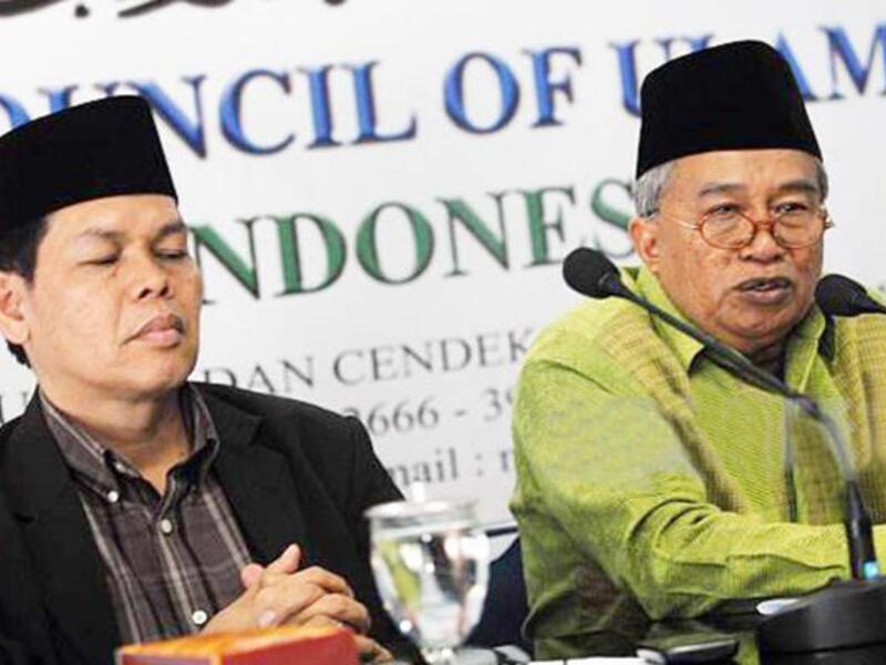 Indonesia Ulema Council chief, Muhyiddin Junaidi, right, with an MUI official Amirsyah Tambunan (AFP/File Photo)
