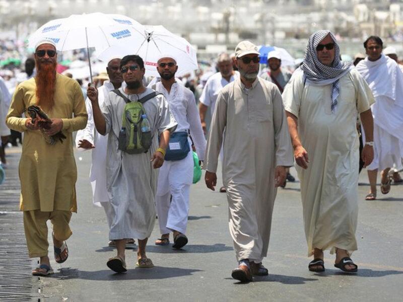 يعد الوقوف بعرفة أهم ركن من أركان الحج وذلك لقول النبي محمد: "الحج عرفة فمن جاء قبل صلاة الفجر من ليلة جمع فقد تم حجه".