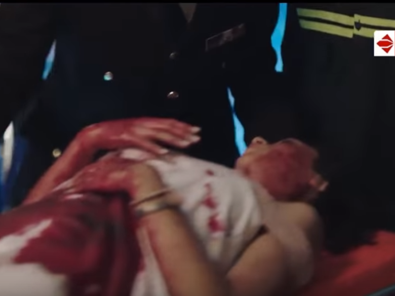 الحلقة الثالثة من مسلسل "مليكة": مشهد الانفجار العنيف الذي وقع داخل حفل زفاف حضرته بطلة العمل دينا الشربيني والذي تضمن تحذيراً لكل كبار السن ومرضى القلب والأعصاب من متابعته.