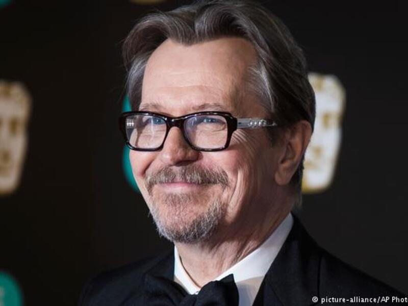 ظفر جاري أولدمان بجائزة أوسكار أفضل ممثل عن دوره في فيلم "The Darkest Hour". ويجسد أولدمان شخصية السياسي البريطاني ونستون تشرشل