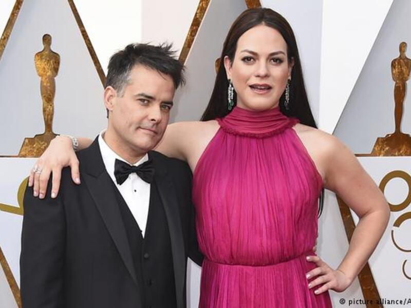 نال الفيلم التشيلي"A Fantastic Woman" جائزة أفضل فيلم أجنبي غير ناطق بالإنكليزية. وتظهر في الصورة البطلة التشيلية دانييلا فيغا والمخرج ليليو.