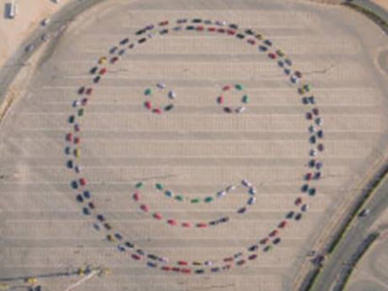 143 cars were used to form the smiley face (Twitter/Dubai Police)