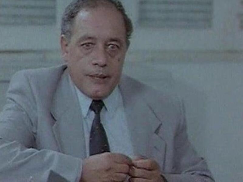 توفي الممثل المصري مخلص البحيري في حادث تصادم على الطريق الصحراوي قرب مدينة الإسكندرية في 29 أغسطس 2001 عن عمر يناهز 58 عامًا.