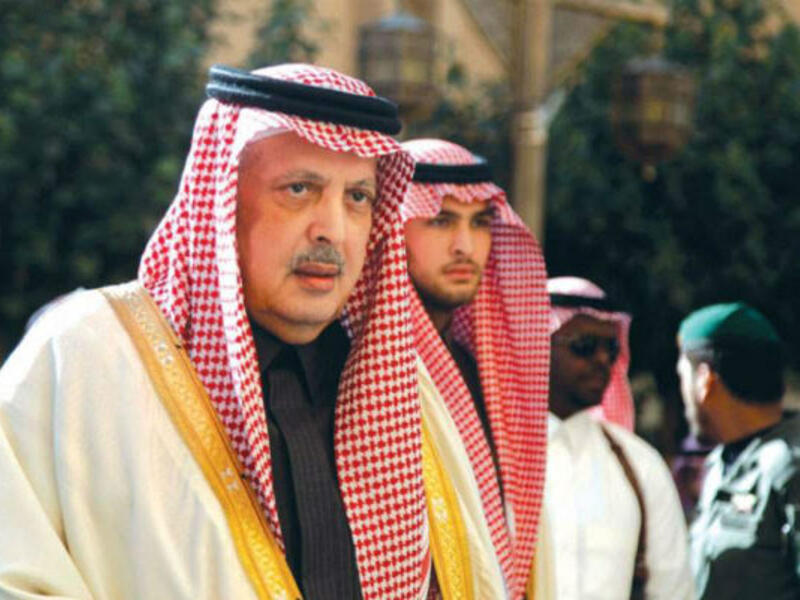 الأمير عبد الإله بن عبد العزيز آل سعود  وعمره 80 سنة، كان مستشار الملك سلمان، وهو الابن التاسع والعشرون من أبناء الملك عبد العزيز الذكور من الأميرة هيا بنت سعد السديري.