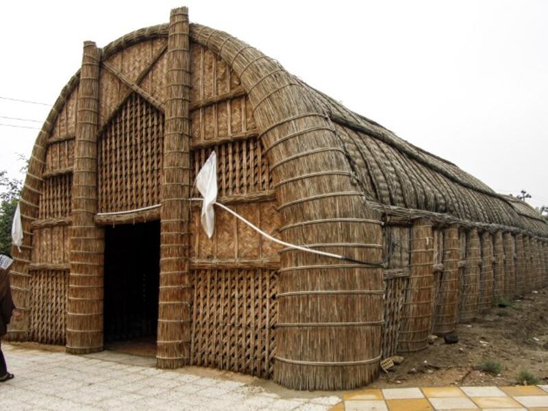 A member of an Iraqi clan enters a straw tent in the town of Mishkhab, south of Najaf on November 15, 2018. 
Haidar HAMDANI / AFP