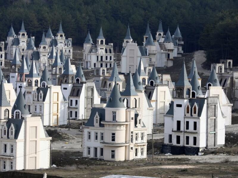 A photo shows hundreds of houses part of the Sarot Group's Burj Al Babas project  close to the town centre of Mudurnu in the Bolu northwestern region. 
Adem ALTAN / AFP