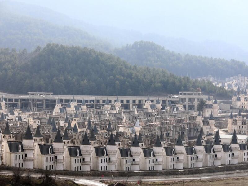 A photo shows hundreds of houses part of the Sarot Group's Burj Al Babas project  close to the town centre of Mudurnu in the Bolu northwestern region. 
Adem ALTAN / AFP
