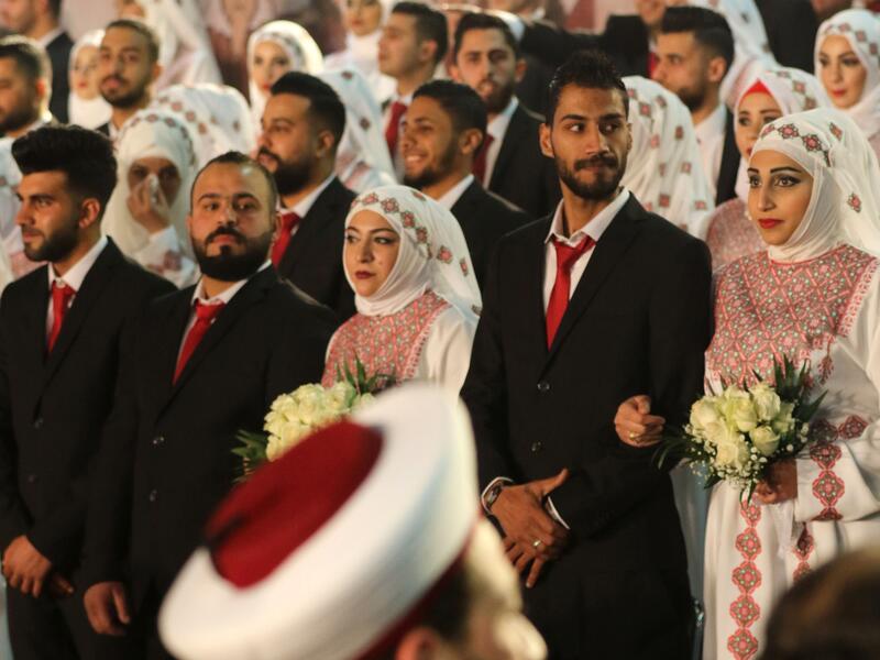 Newly-wed couples are seen during a mass wedding ceremony for 150 Palestinian couples and 50 other Lebanese couples
Mahmoud ZAYYAT / AFP