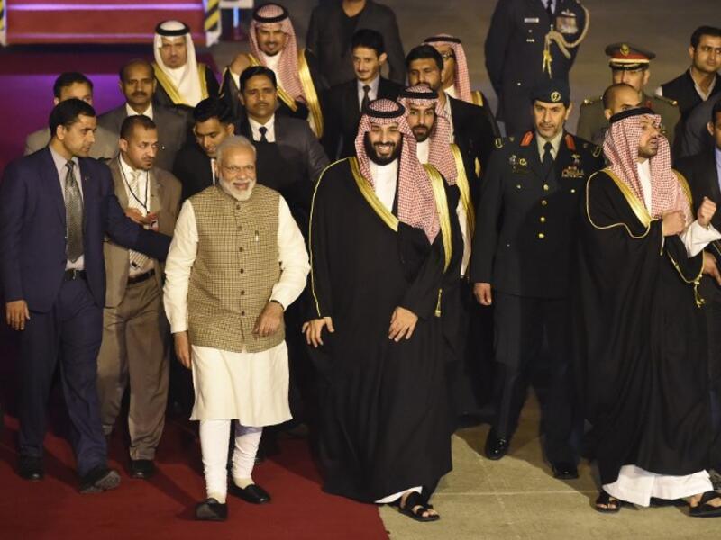 Saudi Crown Prince Mohammed Bin Salman (centre R) walks next to Indian Prime Minister Narendra Modi upon arriving at the airport in New Delhi 
Money SHARMA / AFP