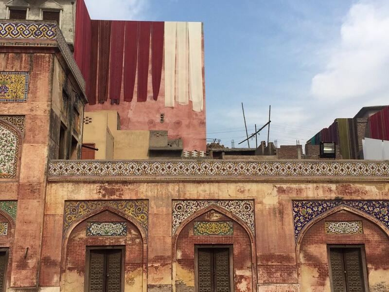 Fabrics drying from the roof tops in Lahore, Pakistan (Twitter)