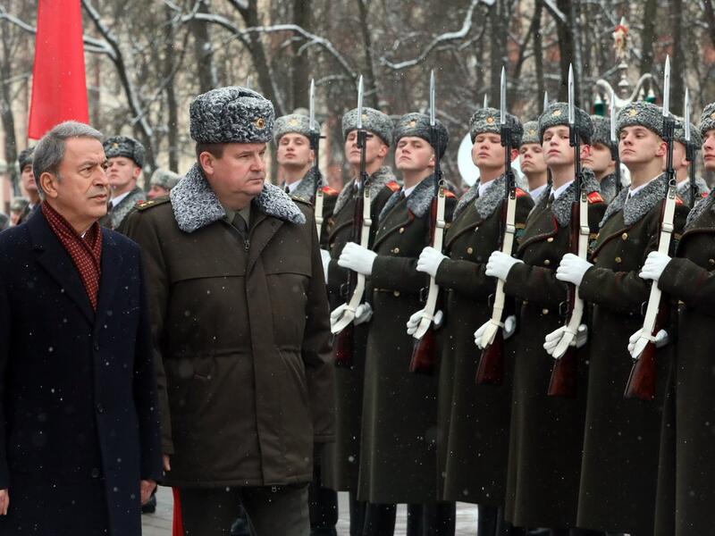 Turkey's Hulusi Akar and Alexander Lukashenko (Twitter)