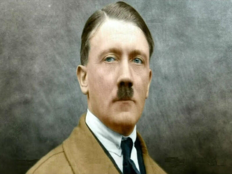 أدولف هتلر:
حكم ألمانيا في الفترة ما بين عامي 1933 و1945 لكنه كان يغلق باب غرفته على نفسه بالمفتاح، عندما يبيت الليل وحده، وكان لا يستطيع النوم إلا بتناول الحبوب المنومة بسبب مخاوفه وهلعه من الوحدة ليلًا، وفسر علماء النفس هذه بمرض "الخوف الطفولي".


