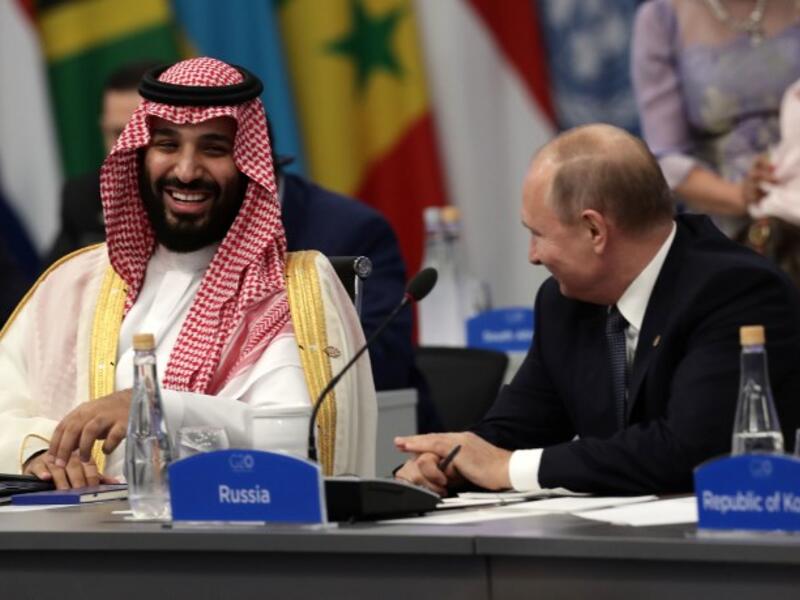 Saudi Arabia's Crown Prince Mohammed bin Salman (L) and Russia's President Vladimir Putin attend the G20 Leaders' Summit in Buenos Aires, on November 30, 2018. 
Alejandro PAGNI / AFP