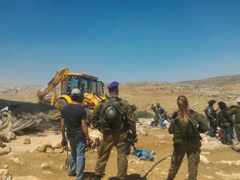 Israeli forces and bulldozers in Susiya (Rabbis for Human Rights) 