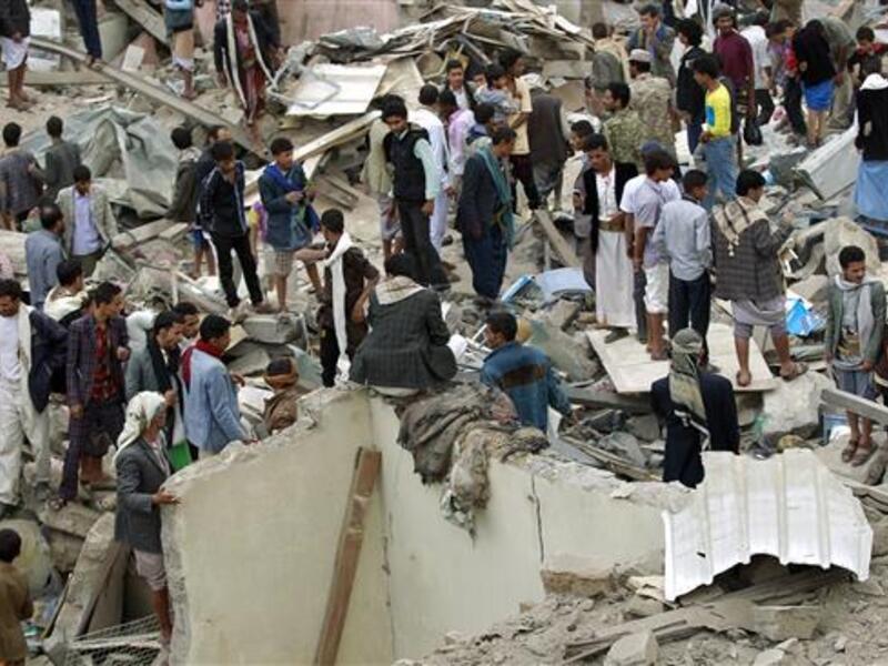 Vendors salvage goods from under the rubble of their shops following an airstrike by Saudi Arabia on the Yemeni capital, Sana'a, July 20, 2015. (AFP/File)  