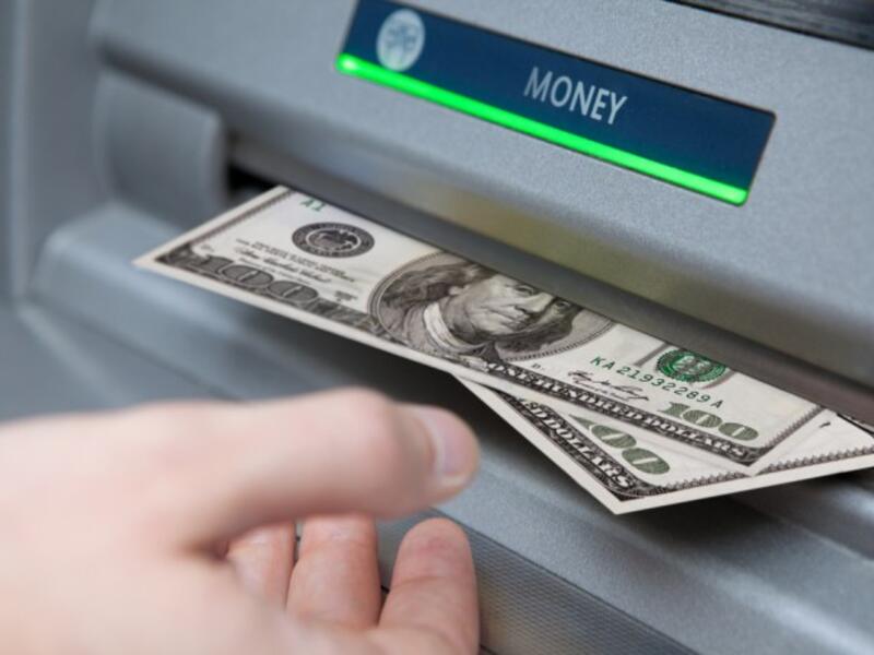 The Commercial International Bank (CIB), Egypt’s largest listed bank, has banned withdrawal from all debit cards abroad and has set a purchasing limits depending on the type of card. (File photo)
