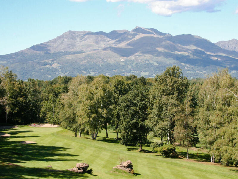 Founded in 1958, Golf Club Biella graces Italy with over half a century of existence alongside a landscape of rare beauty. Designed by British Architect John Morrison, the course embodies an ‘English style’ layout with colorful backdrops that change every season – a sight you wouldn’t want to miss.