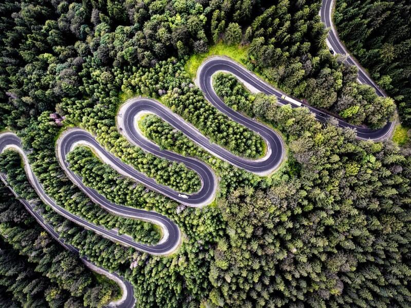 الجائزة الثانية عن فئة الطبيعة صورة بعنوان "Infinite road to Transylvania" "الطريق اللانهائي إلى ترانسيلفانيا" وهو إقليم يقع في قلب رومانيا، التقطت من قبل كالين ستان