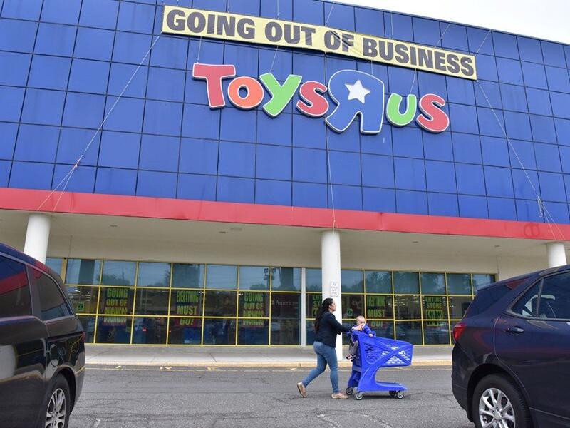 Toys 'R' Us store (Twitter)