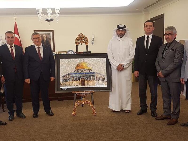 Qatari artist gifts crystal paintings to Turkish leader Recep Tayyip Erdogan. (Twitter)