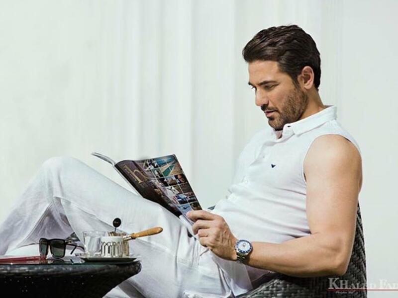 خضع الفنان المصري أحمد عز لجلسة تصوير جديدة مع مصور المشاهير خالد فضة. ونشر خالد فضة صورة من جلسة التصوير عبر صفحته الرسمية على فايسبوك لتشويق جمهور عز لباقي الصور