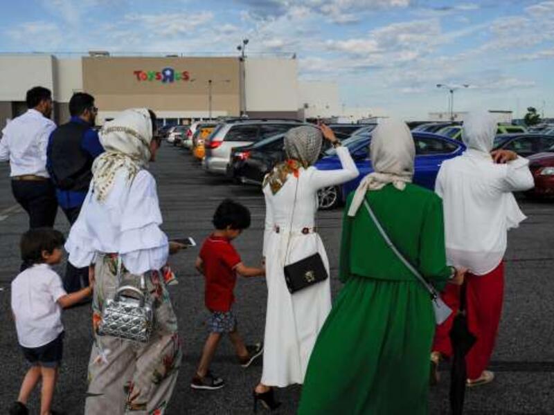 بالرغم من الظروف والغربة إلا أن مسلمي الولايات المتحدة يحتفلون بعيد الفطر.