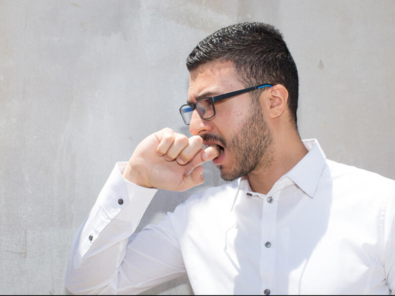 biting hand Arabic sign