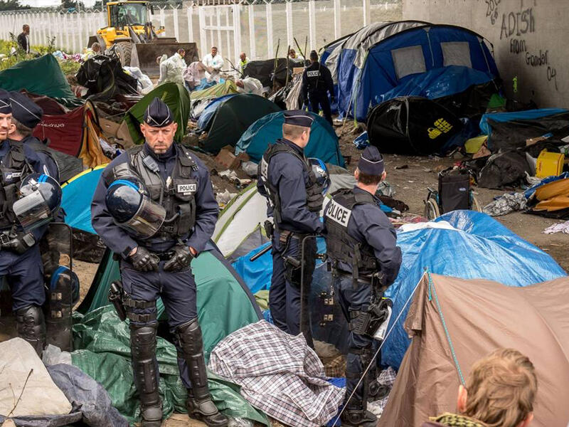 refugees camp france 