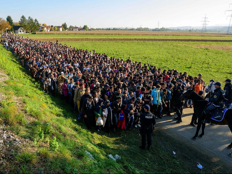  refugees at EU border crossing