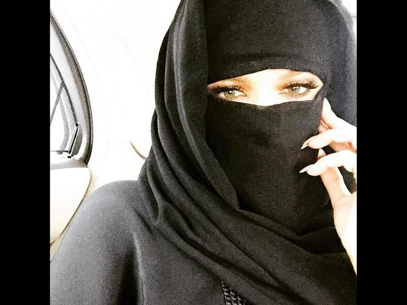 Khloe Kardashian arabic dress 