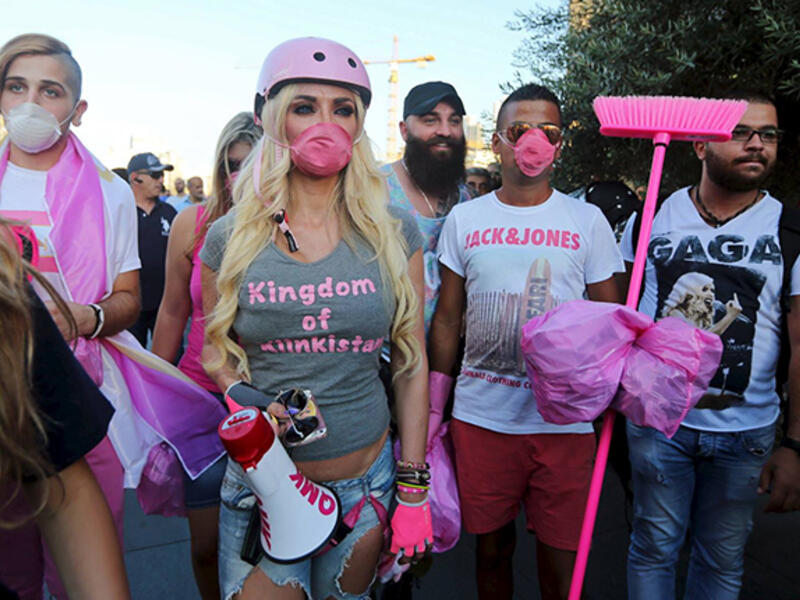 Miryam Klink cleans beirut streets