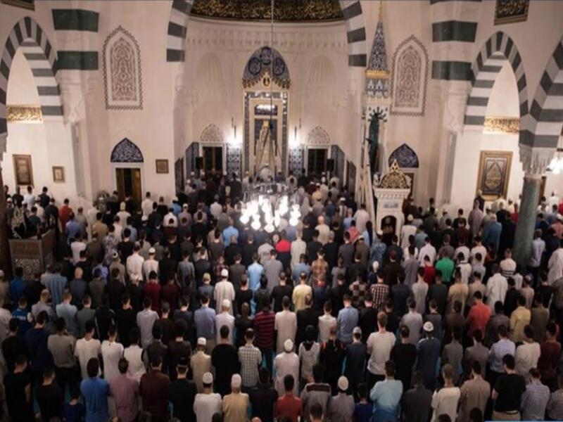 -تجمع حوالي نحو مليوني ونصف المليون مسلم حول العالم من اجل إحياء ليلة القدر في المسجد الحرام