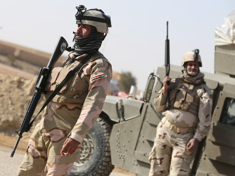 Iraqi soldiers hold a position in Anbar Province in 2016. (AFP/File)