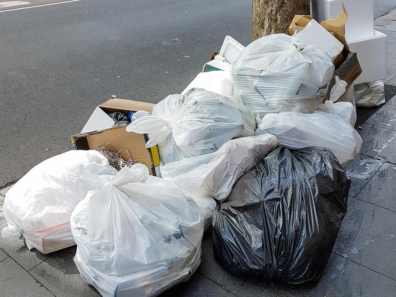 A number of street cleaners told Arab News they are given SR700-SR2,500 each month in cash handouts from passing motorists. (shutterstock)