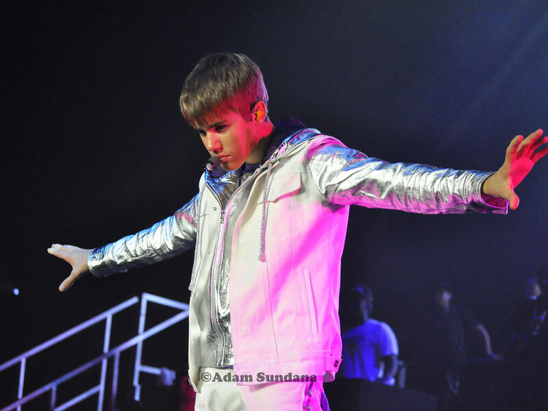 Justin Bieber performs (Flickr)