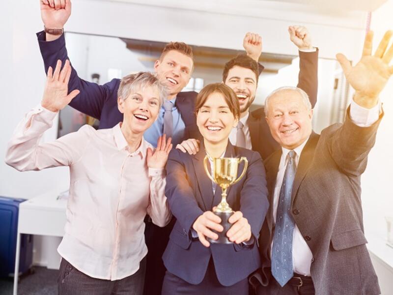 Financial rewards should be given to all employees. (Shutterstock)
