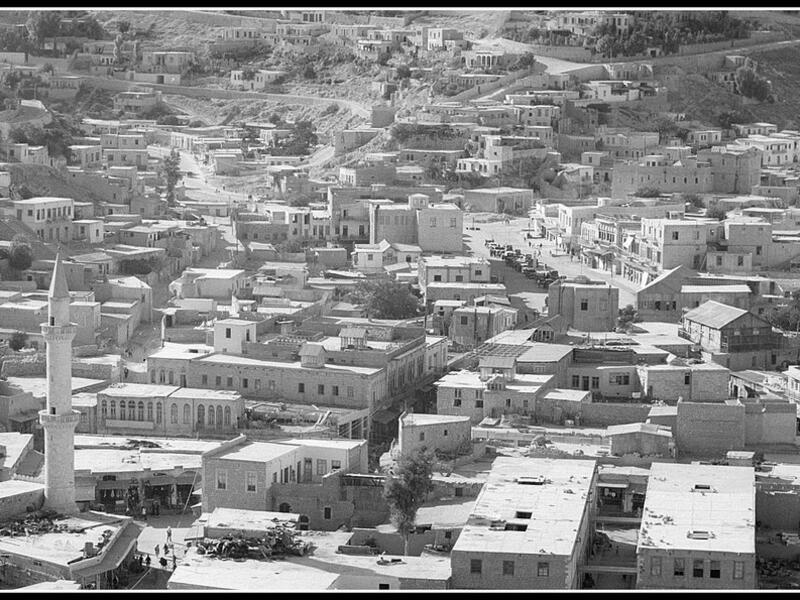 This Photo Shows the capital Amman in 1940, Today ,the road at mid right is called King Faisal St, leading to King Talal road. (flickr.com)