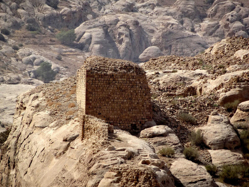 Vaux Moise, The Valley of Moses, is a small crusader castle close to Wadi Musa in Jordan. It was founded by Baldwin I of Jerusalem as an outpost of the larger crusader castle at Montreal. (archiqoo.com)