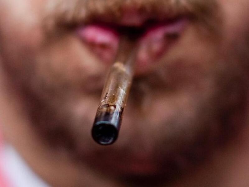 Crack Pipe (Twitter)