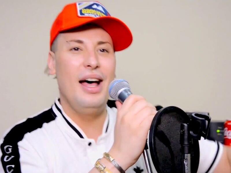 Houari Manar, a 38-year-old rai singer announced dead on Monday while undergoing a plastic surgery in Algeria. (Socialmedia)