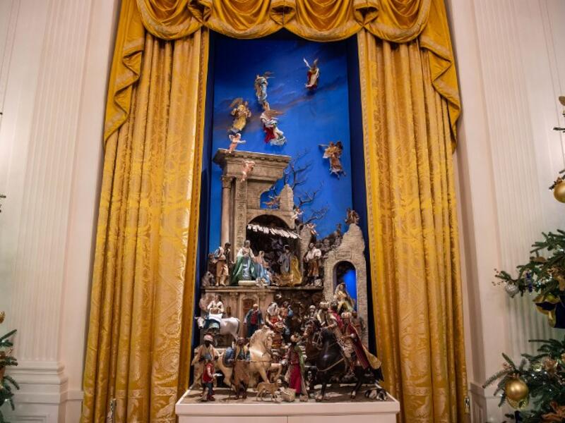 Christmas decorations are seen at the White House during a preview of the 2018 holiday decor in Washington, DC, on November 26, 2018. 
NICHOLAS KAMM / AFP